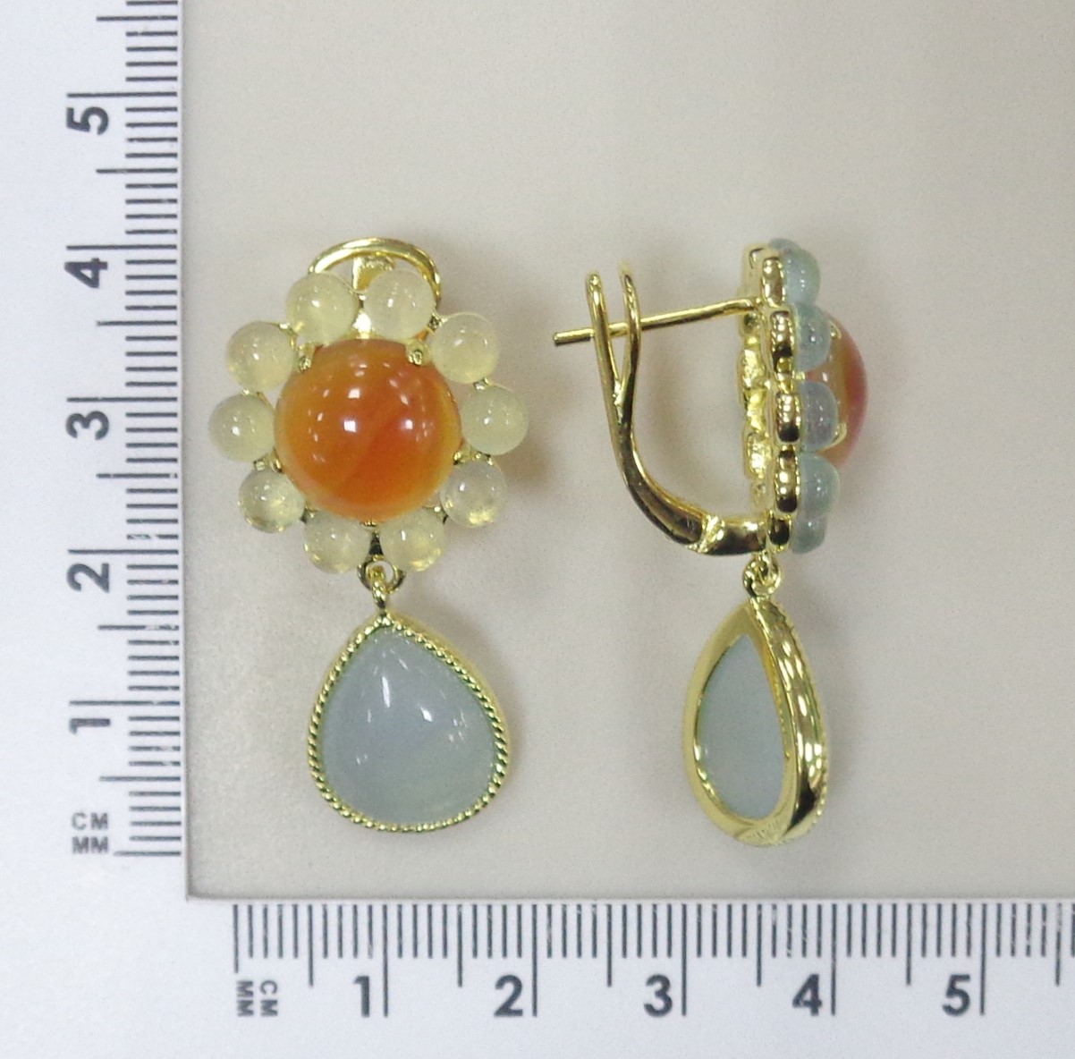 Серебряные серьги с аквамаринами и халцедонами